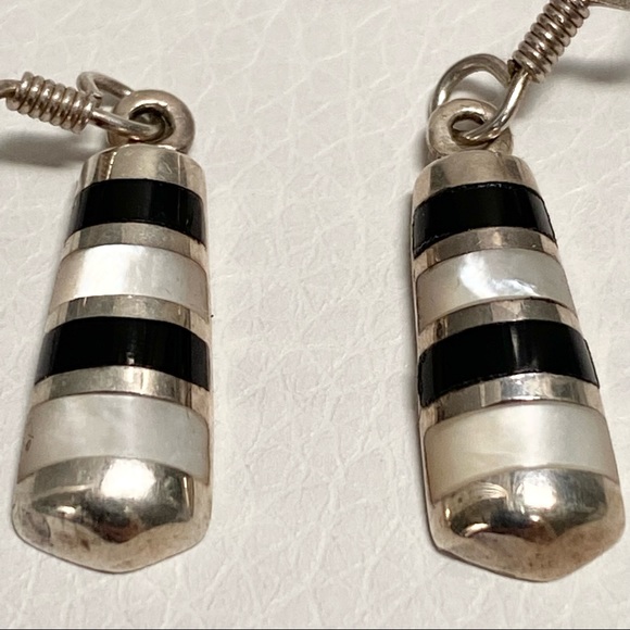 STERLING SILVER Mother of Pearl and Onix Earrings - Picture 2 of 7